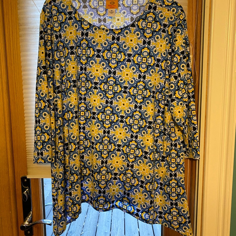 NWT Blue/yellow/white tunic